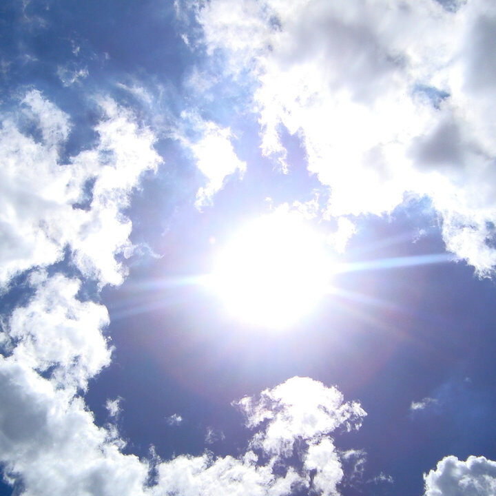 blue_sky__clouds_and_the_sun_by_guidurso[1]